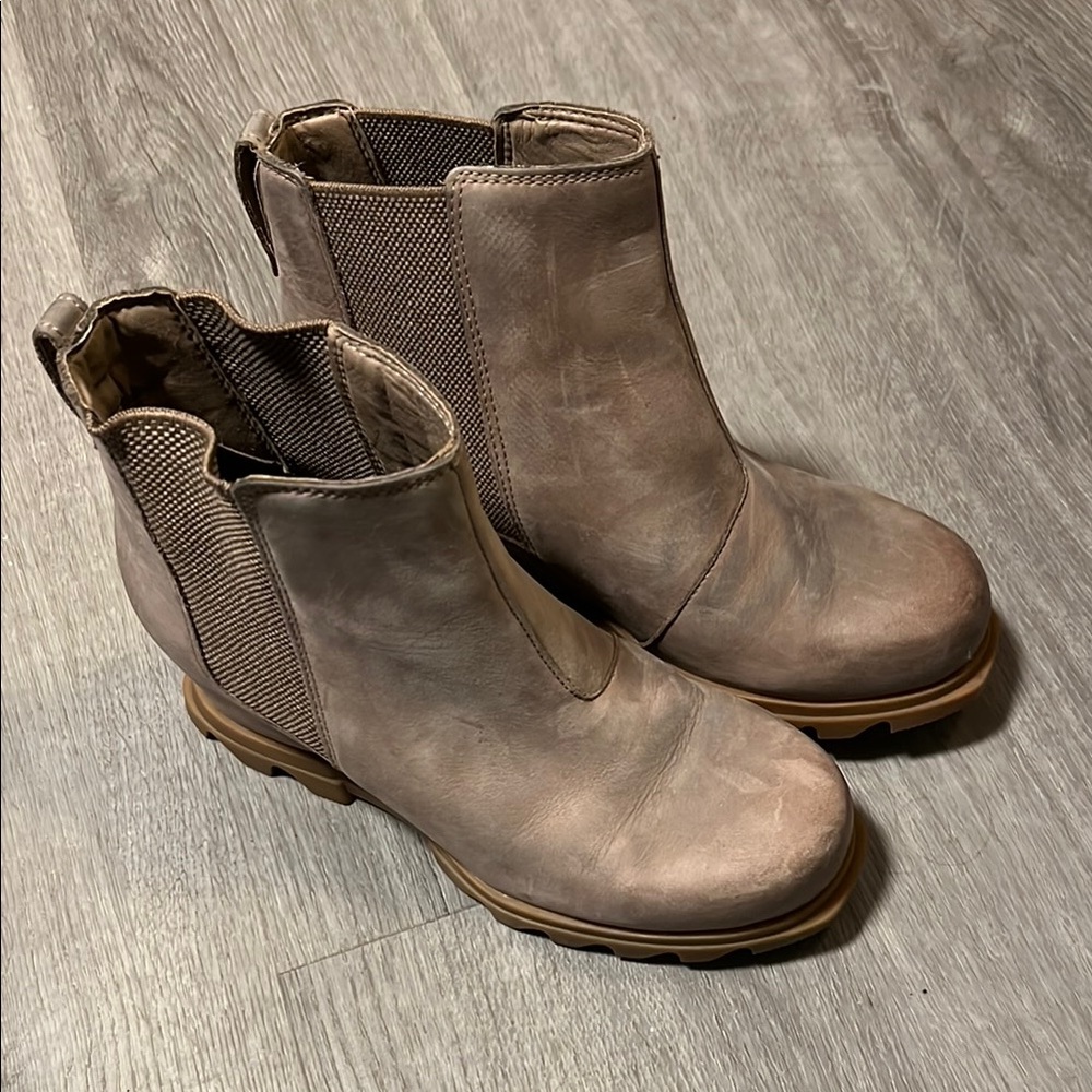 Sorel Tan Ankle Boots with Wedge Heel and Rugged Sole - Picture 4 of 6
